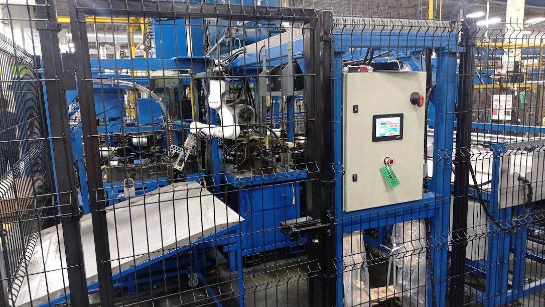 Celda robótica con cobots en una línea de producción